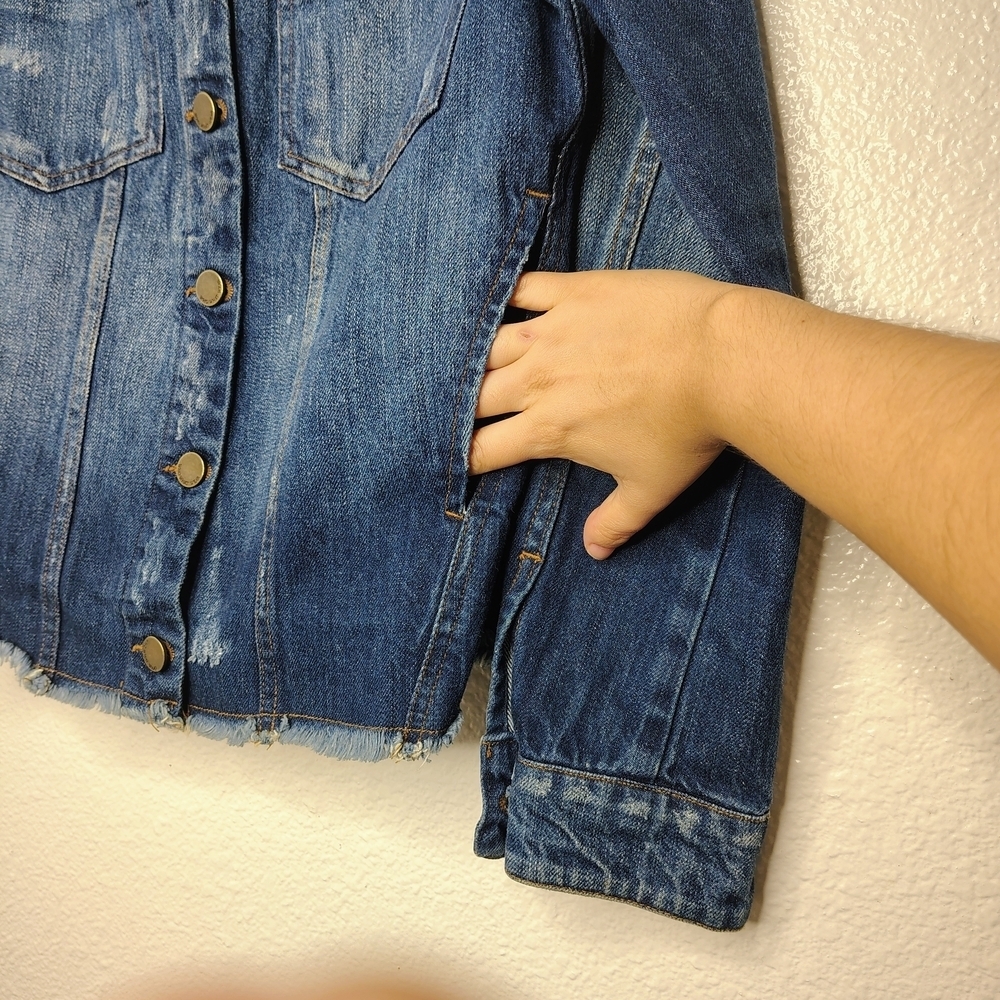 Who What Wear Denim Jacket Womenâs Small Raw Hem Button Front Blue - Picture 6 of 12